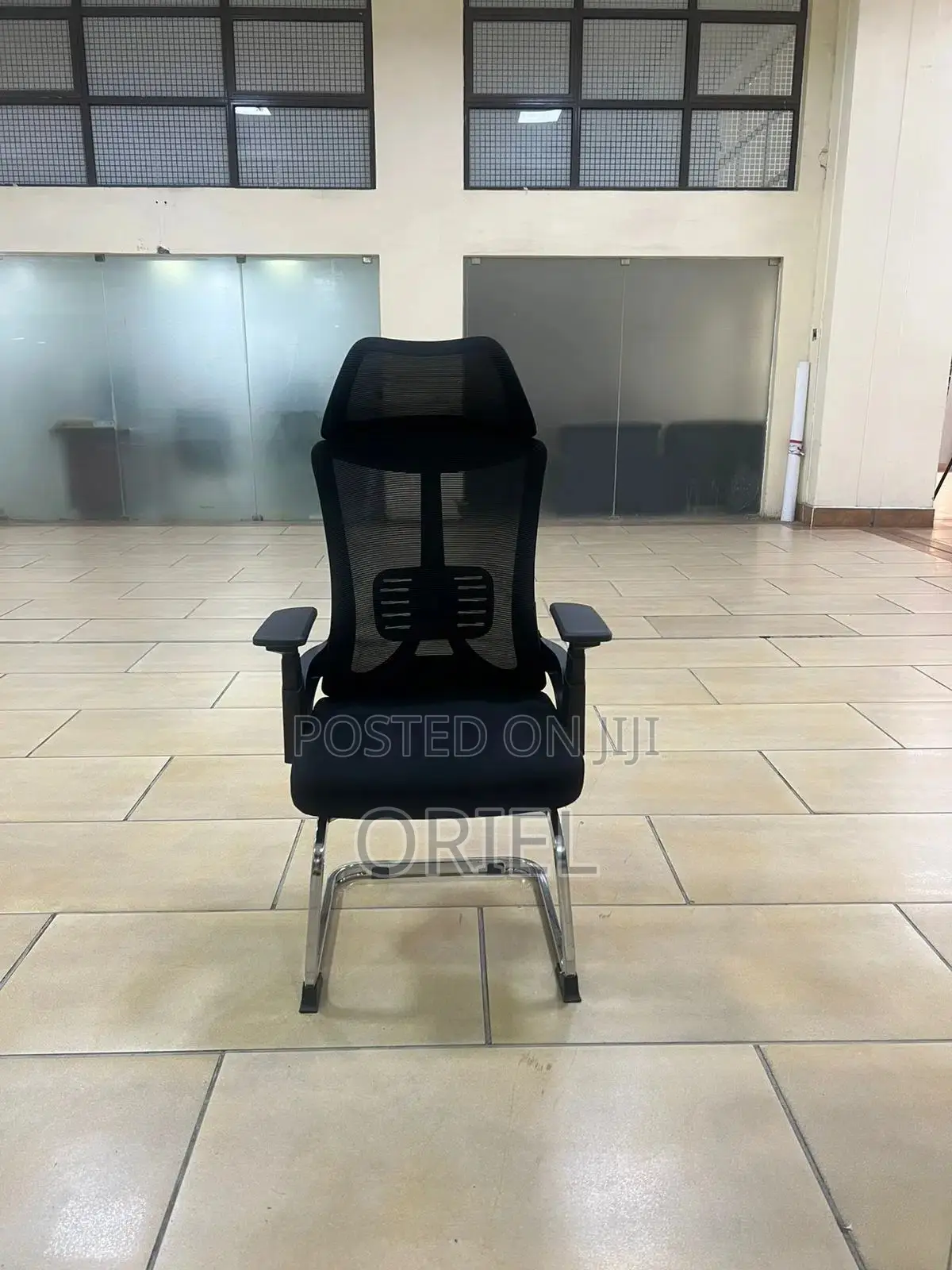 Office Chair : Cushioned Reception Area Chair