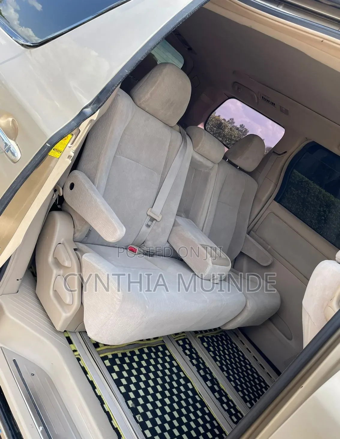 Toyota Alphard 2010 Gold