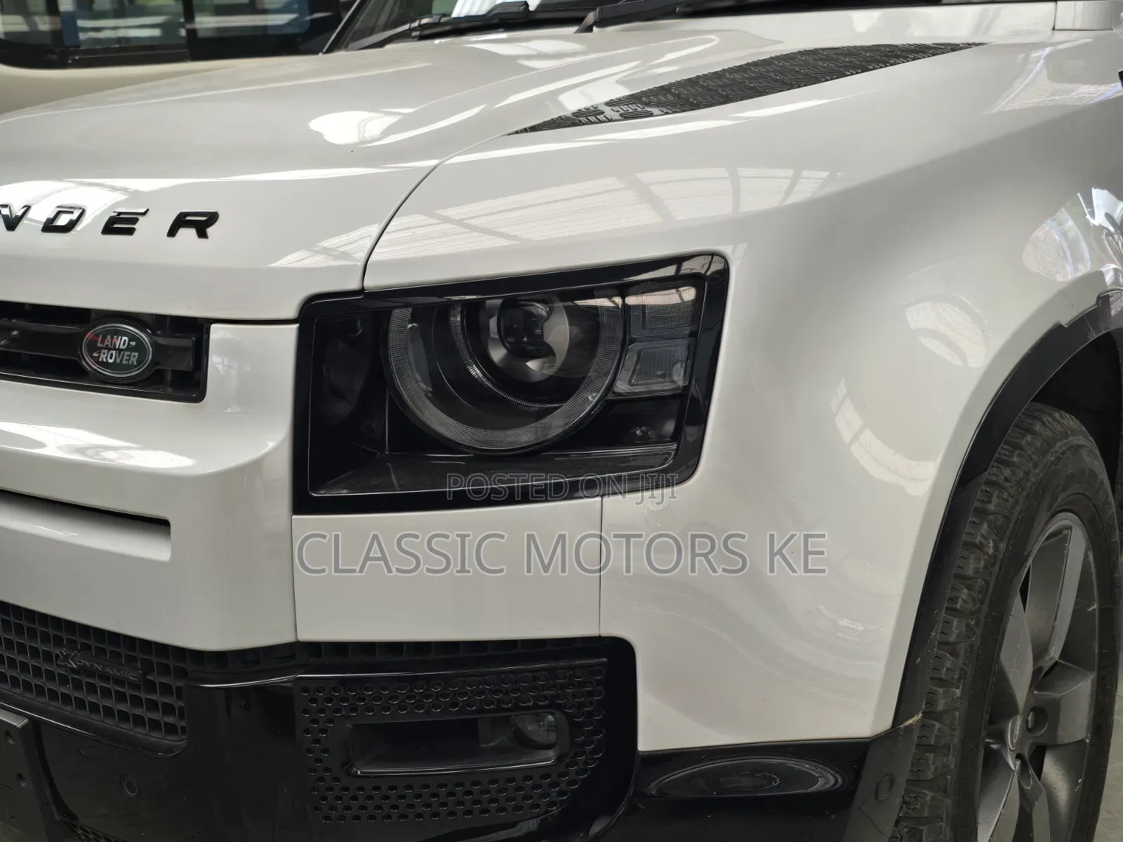 Land Rover Defender SE 2023 White