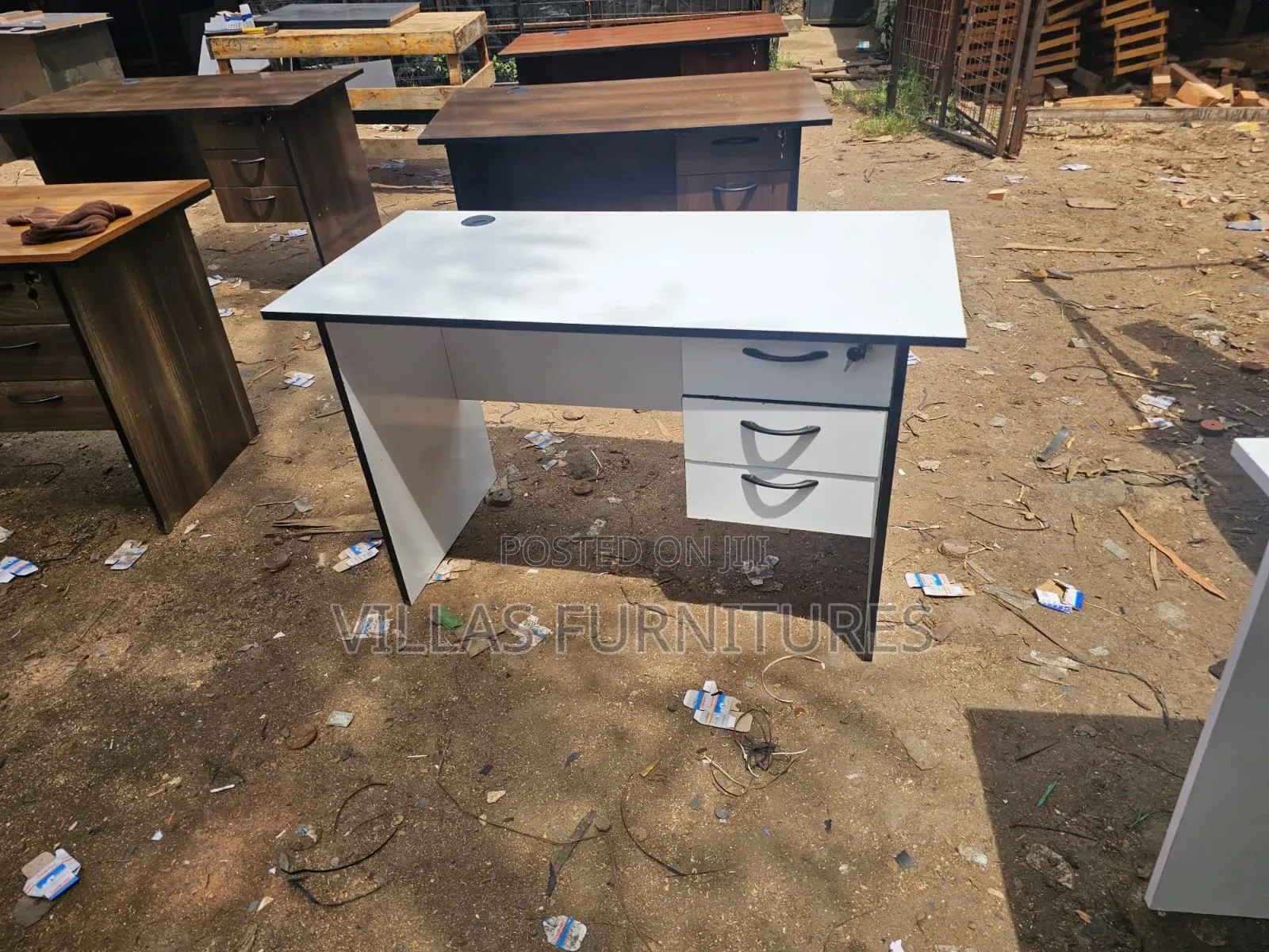 Spacious Desk and Study Rooms