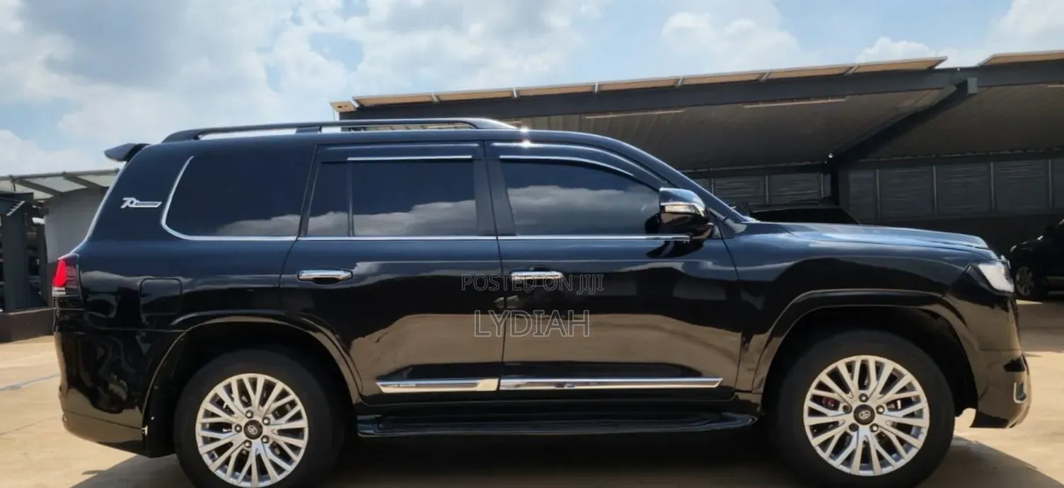 Toyota Land Cruiser 4.6 V8 ZX 2017 Black