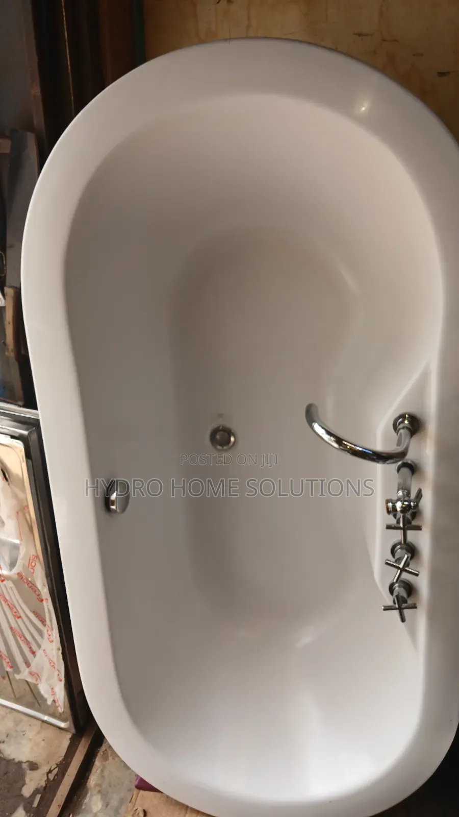 Bathtub With Inbuilt Mixers