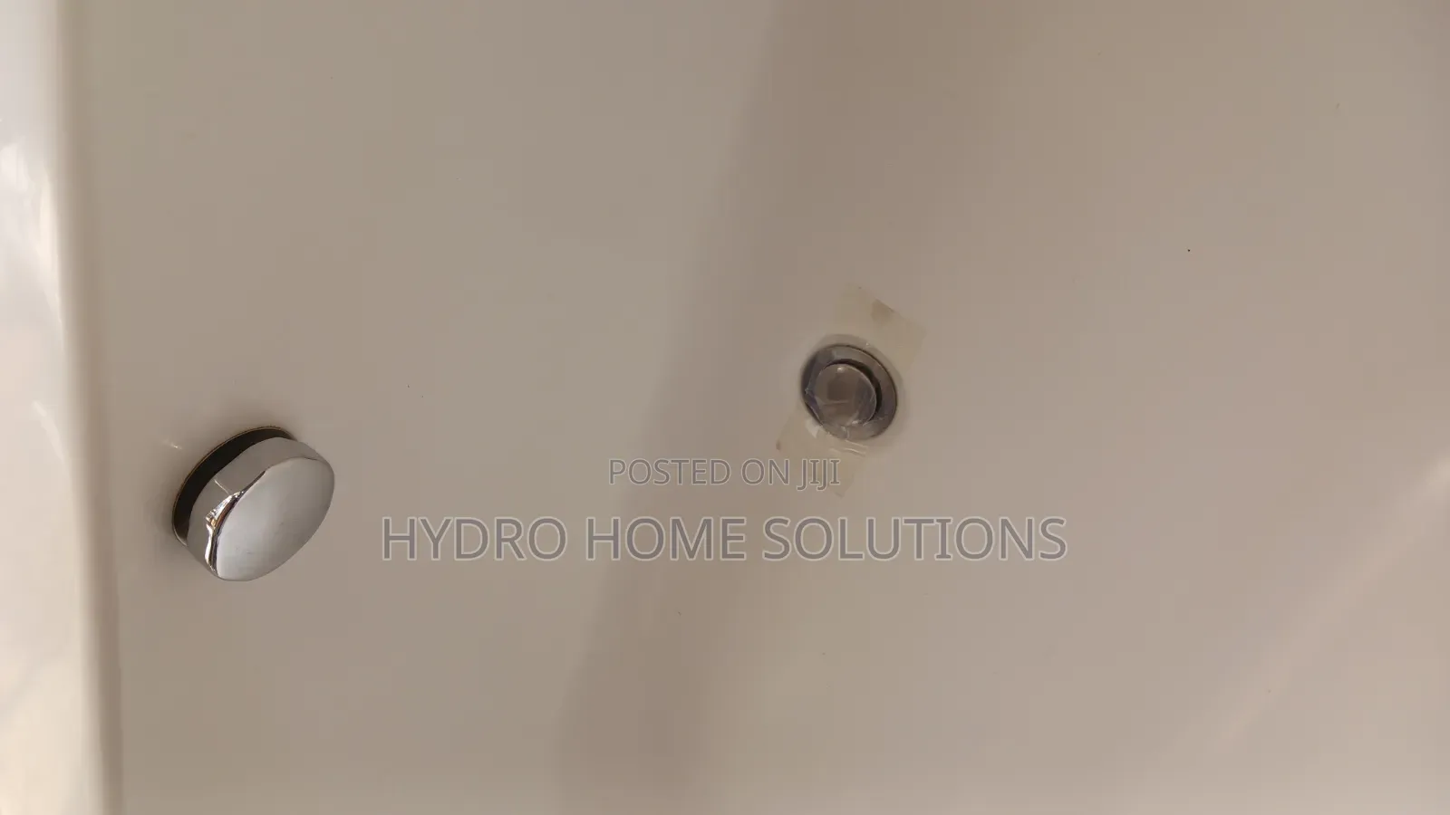 Bathtub With Inbuilt Mixers