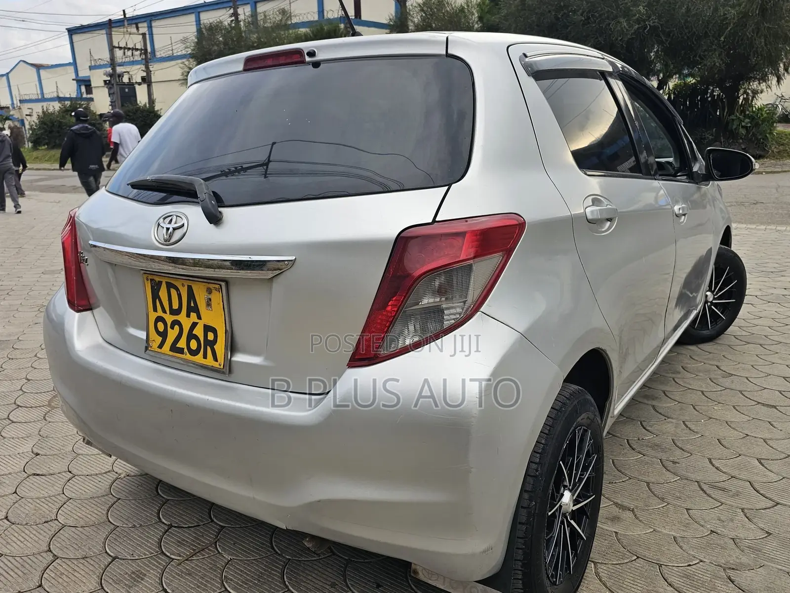 Toyota Vitz 2013 Silver