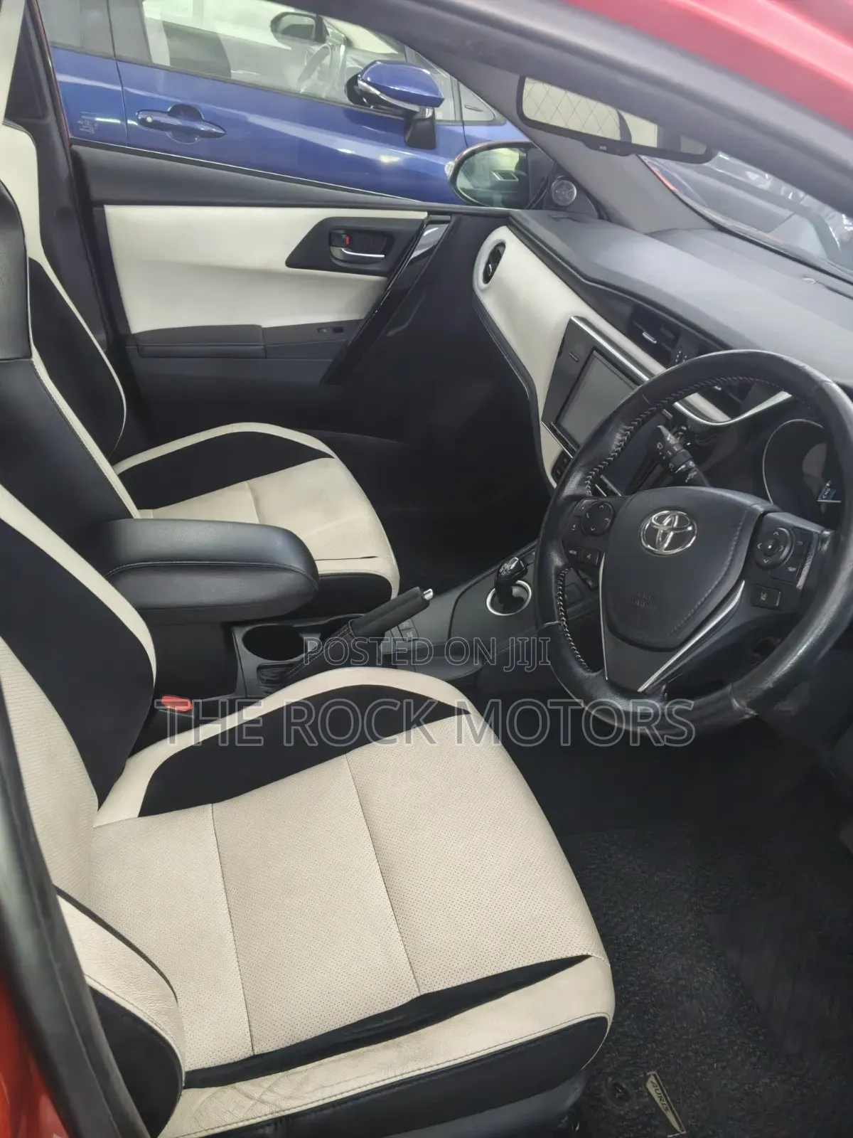 Toyota Auris 2018 Red