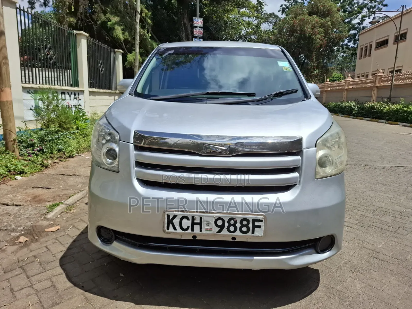 Toyota Noah 2.0 158hp FWD (8 Seater) 2009 Silver
