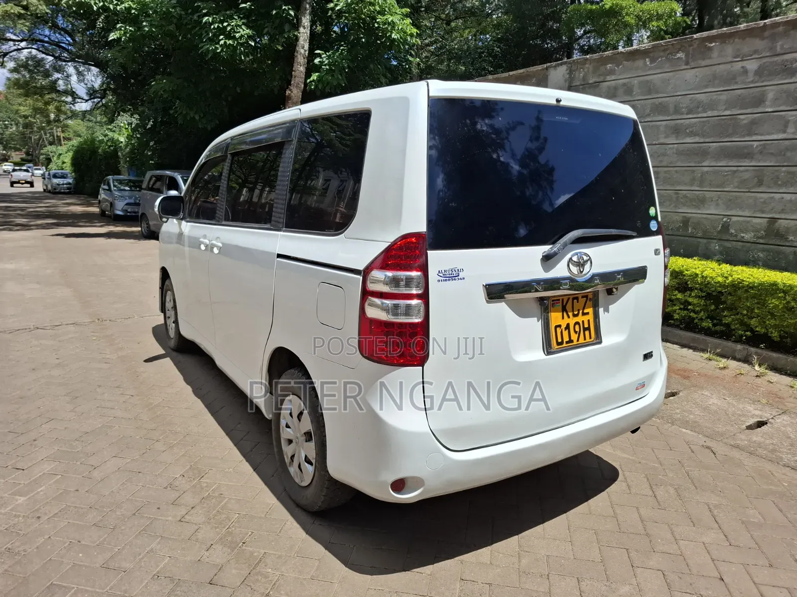 Toyota Noah 2.0 158hp FWD (8 Seater) 2013 White
