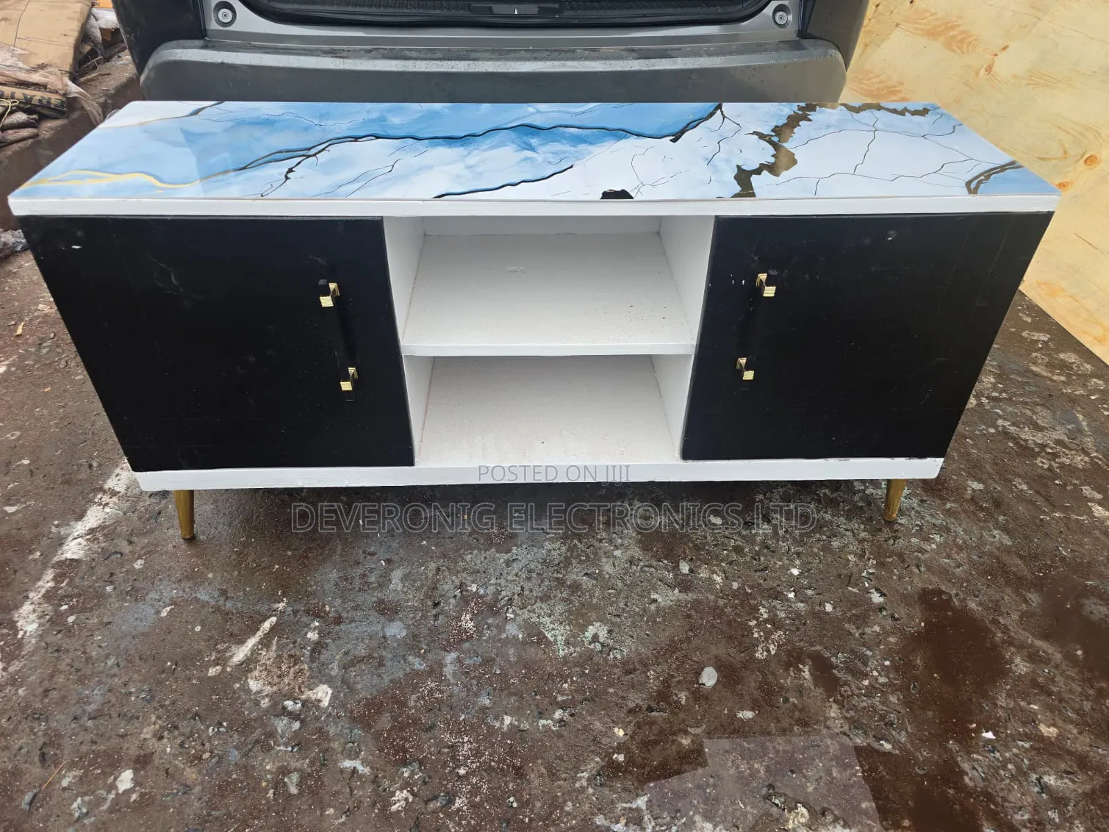 4.5 FTS Executive American Flats Tv Stand With Laminated Marble