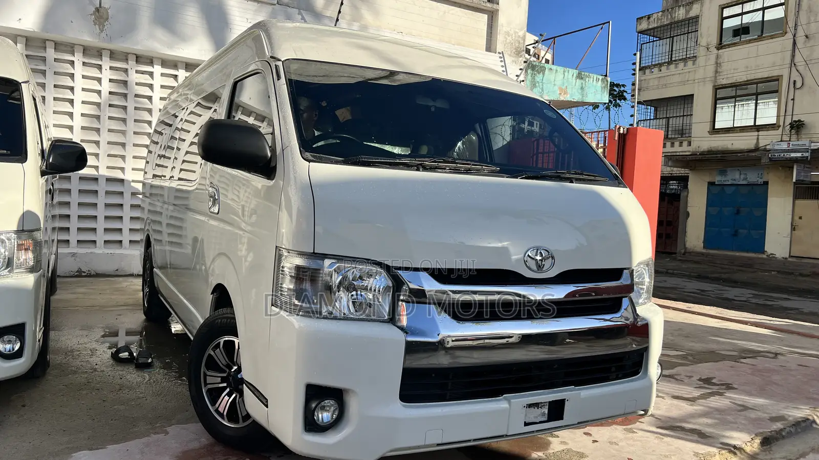 Toyota HiAce 2019 White
