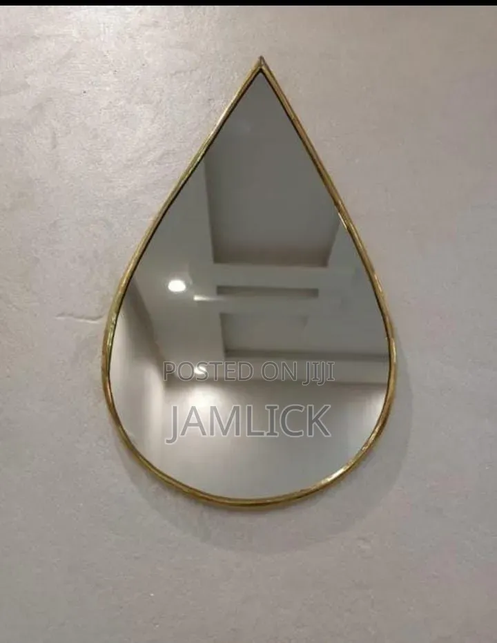 Decorative Oval Shaped Mirror - Bz