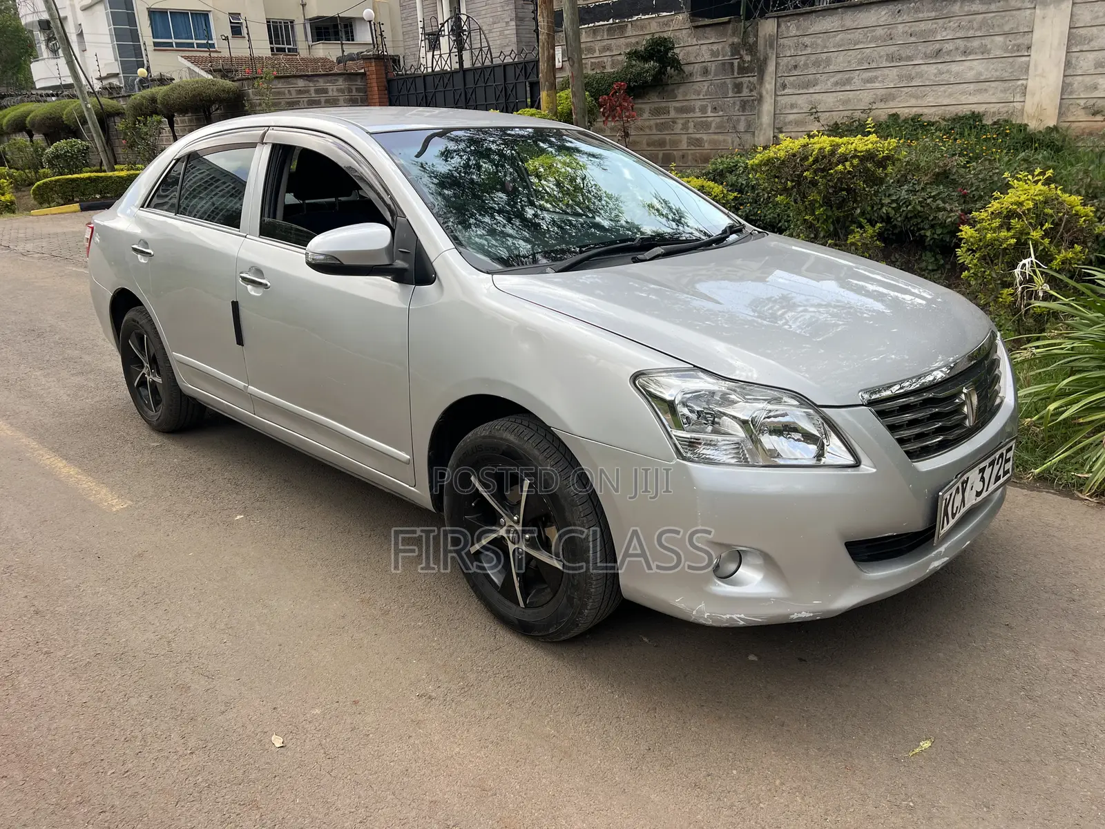 Toyota Premio 2013 Silver