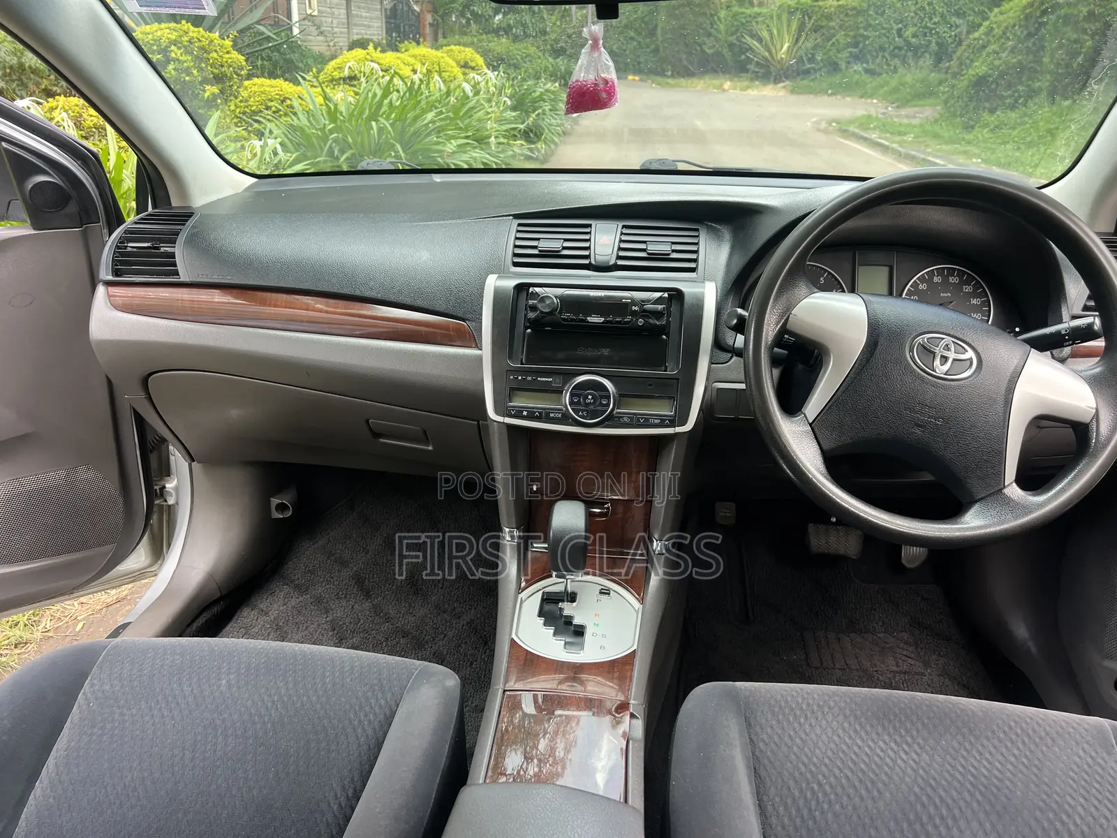 Toyota Premio 2013 Silver