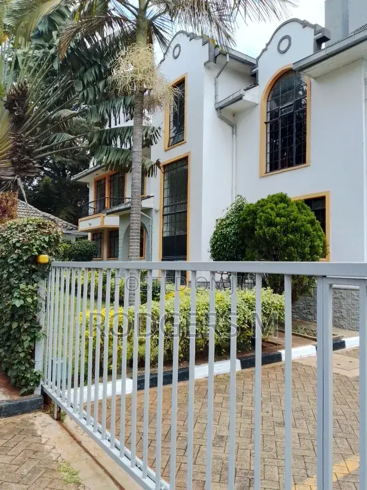4bdrm Townhouse / Terrace in Muthangari for rent