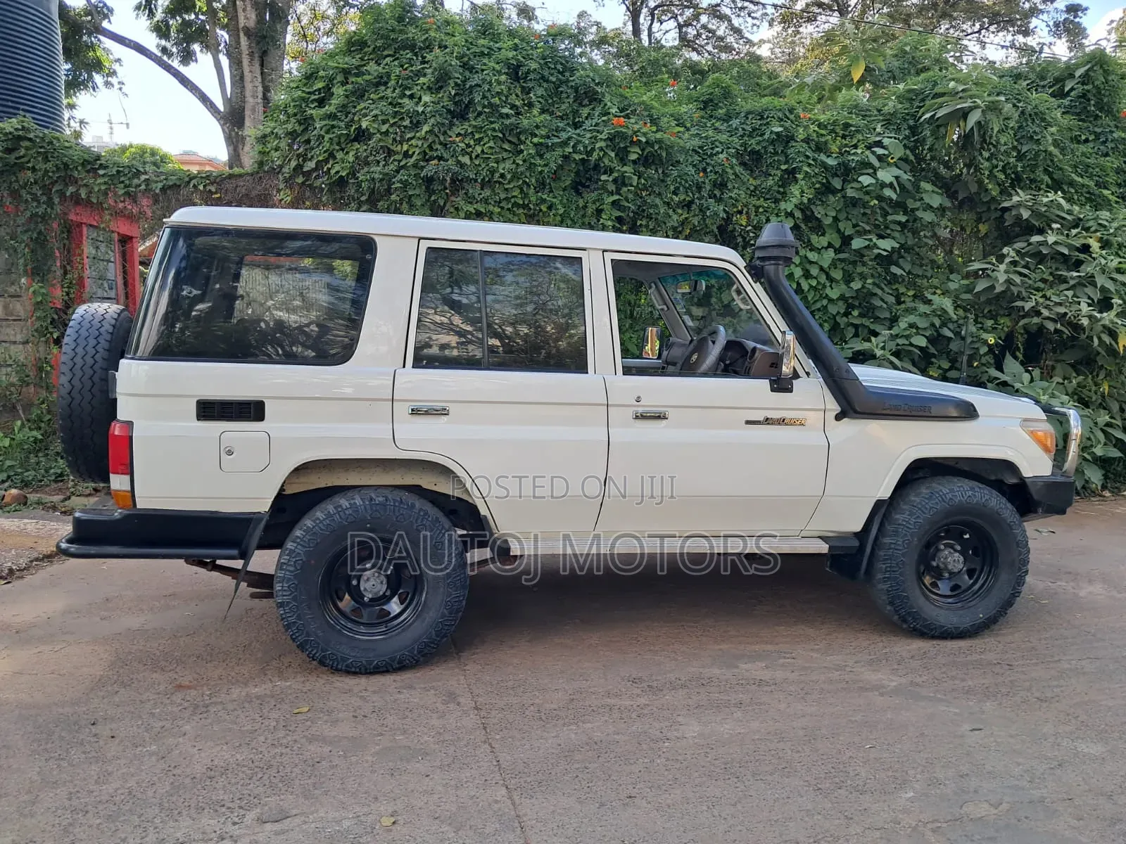Toyota Land Cruiser 2012 White