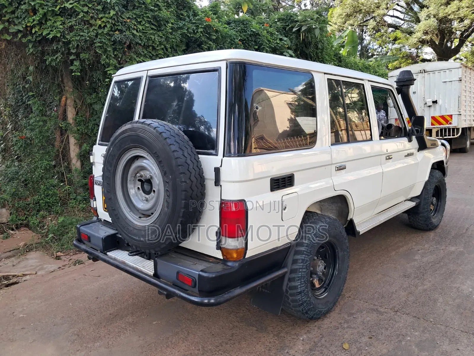 Toyota Land Cruiser 2012 White