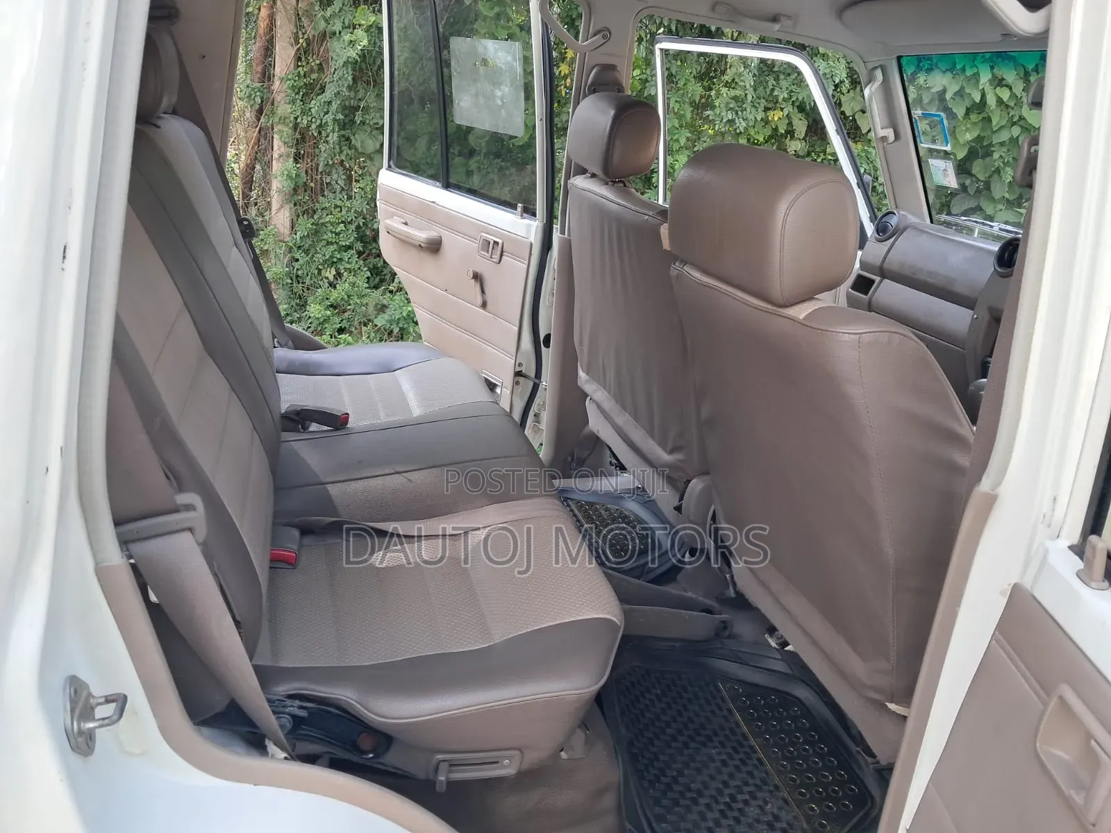Toyota Land Cruiser 2012 White