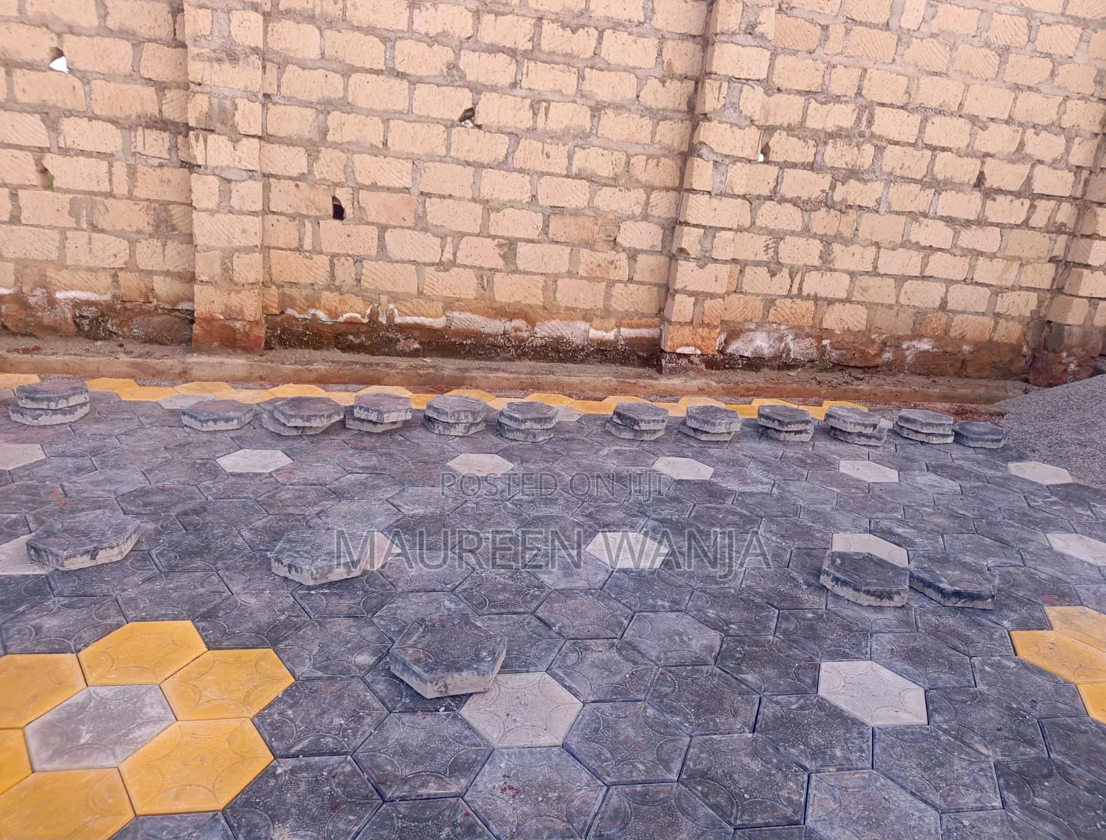 Hexagon Cabros Black and Yellow