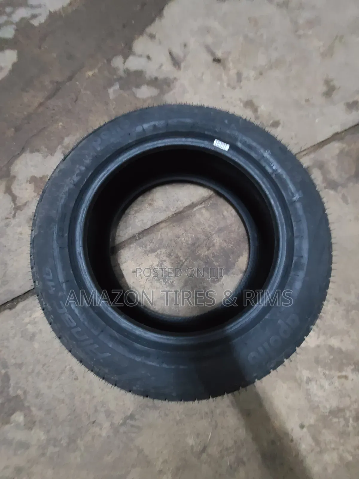 215/55r16 Apollo Tyres 93v [Made in India]