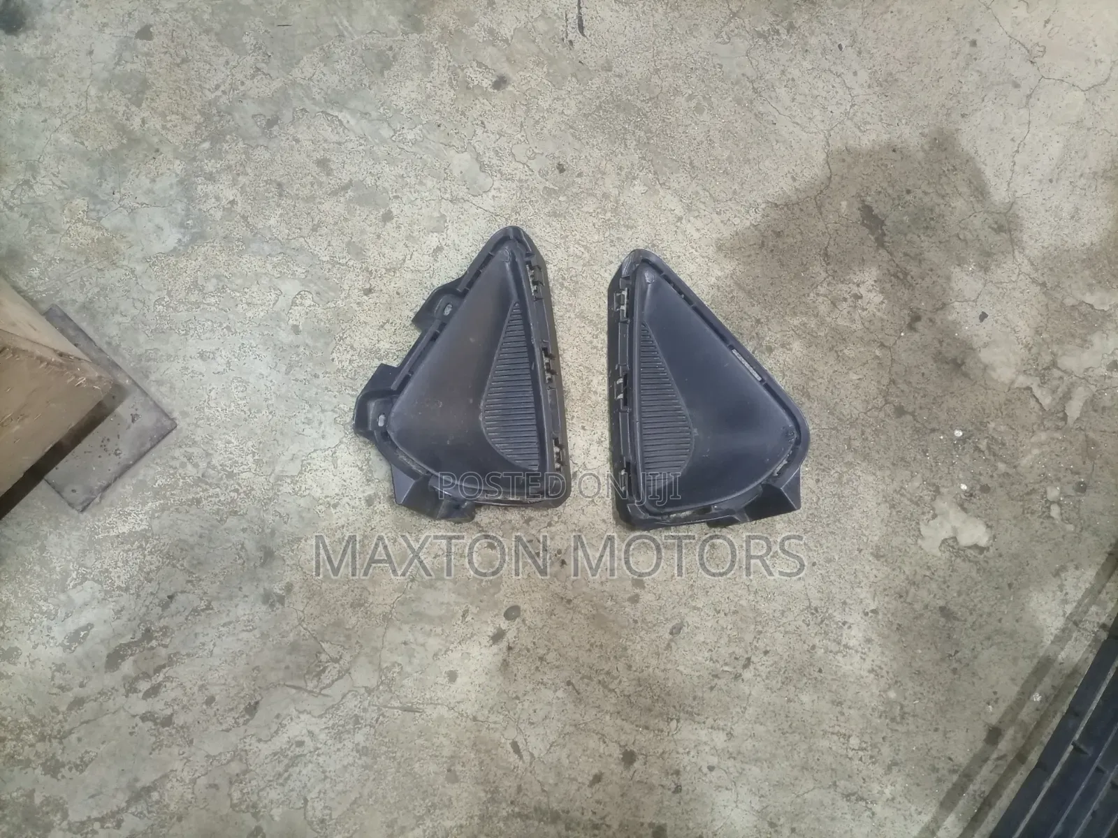 Axio /Fielder 161foglight Covers