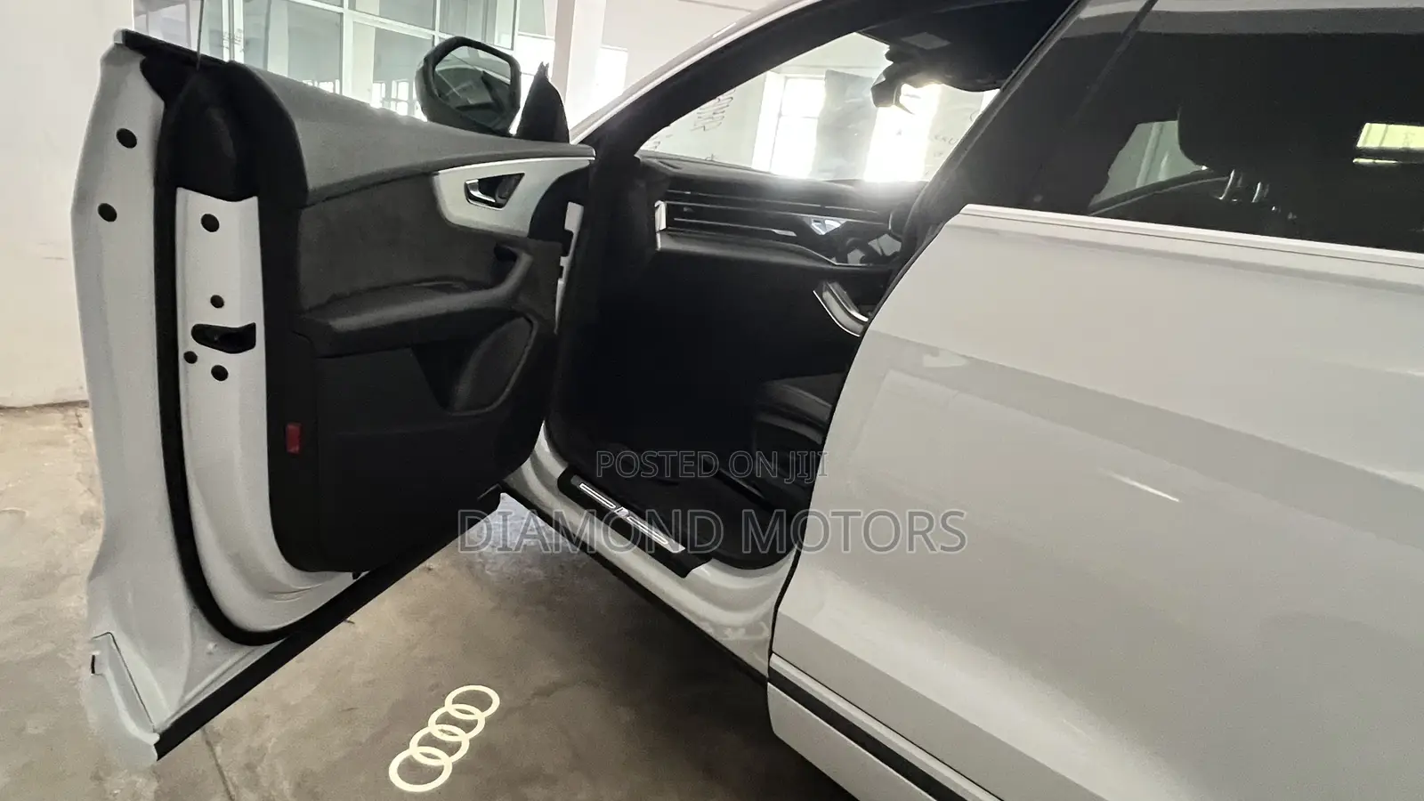 Audi Q8 55 Premium AWD quattro 2020 Pearl
