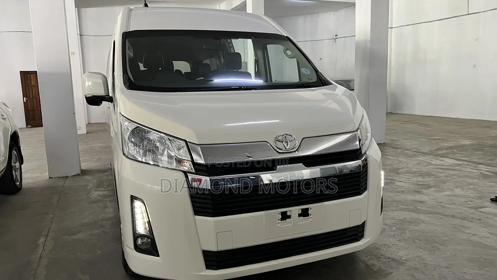 Toyota HiAce 2019 White