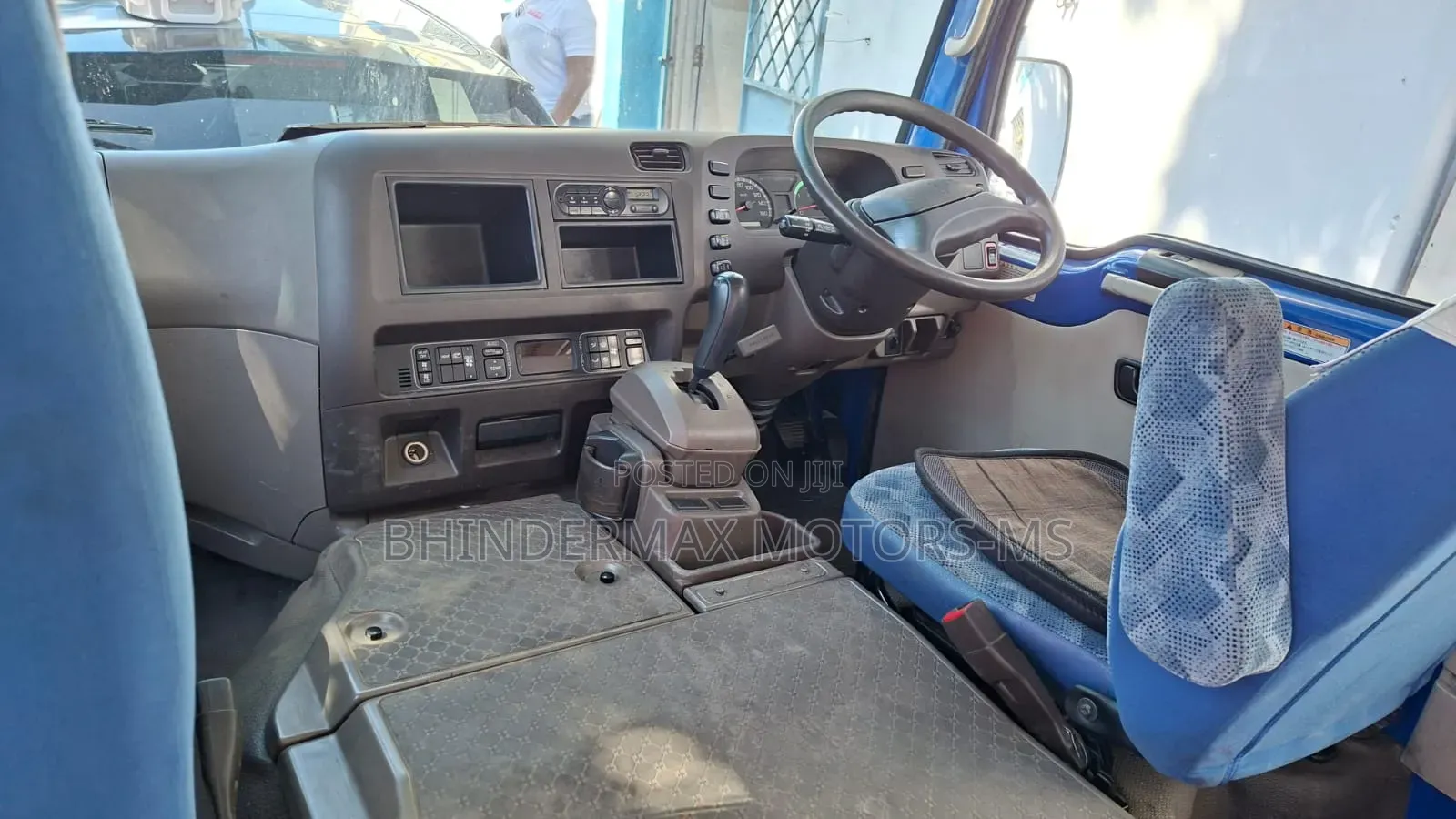 Mitsubishi Fuso Rosa 2019 Blue