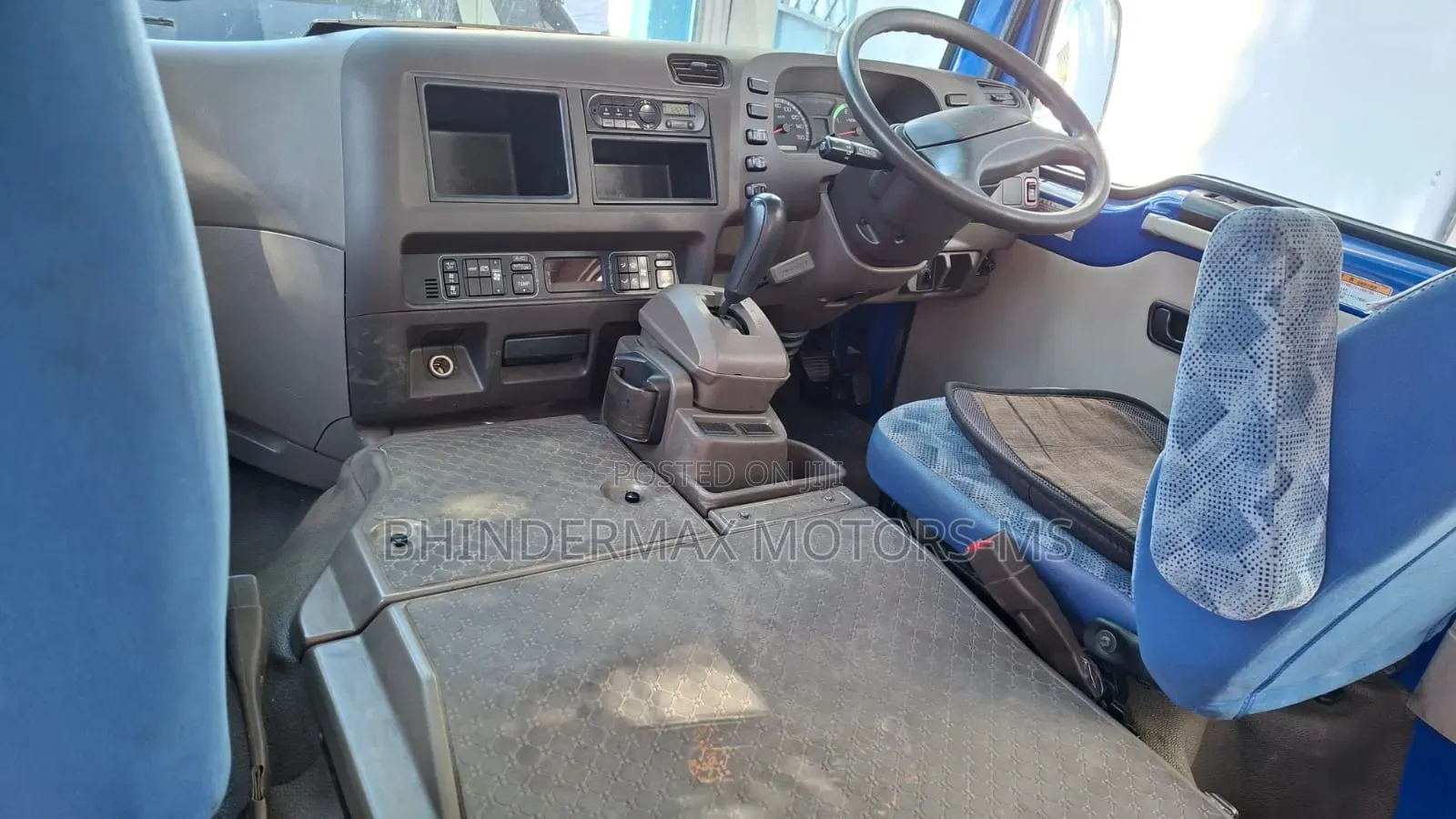 Mitsubishi Fuso Rosa 2019 Blue