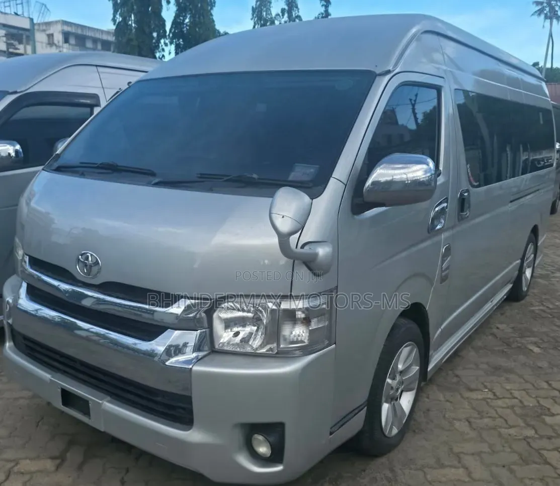 Toyota HiAce 2019 White