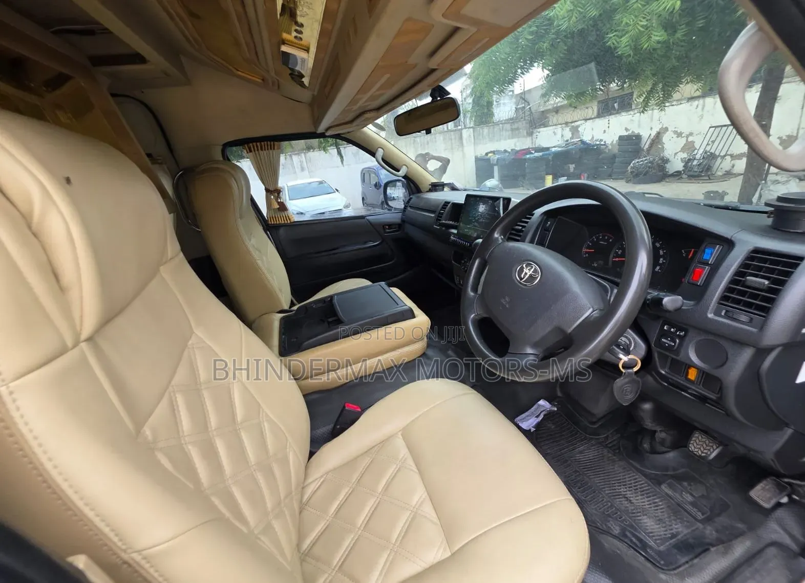 Toyota HiAce 2019 White