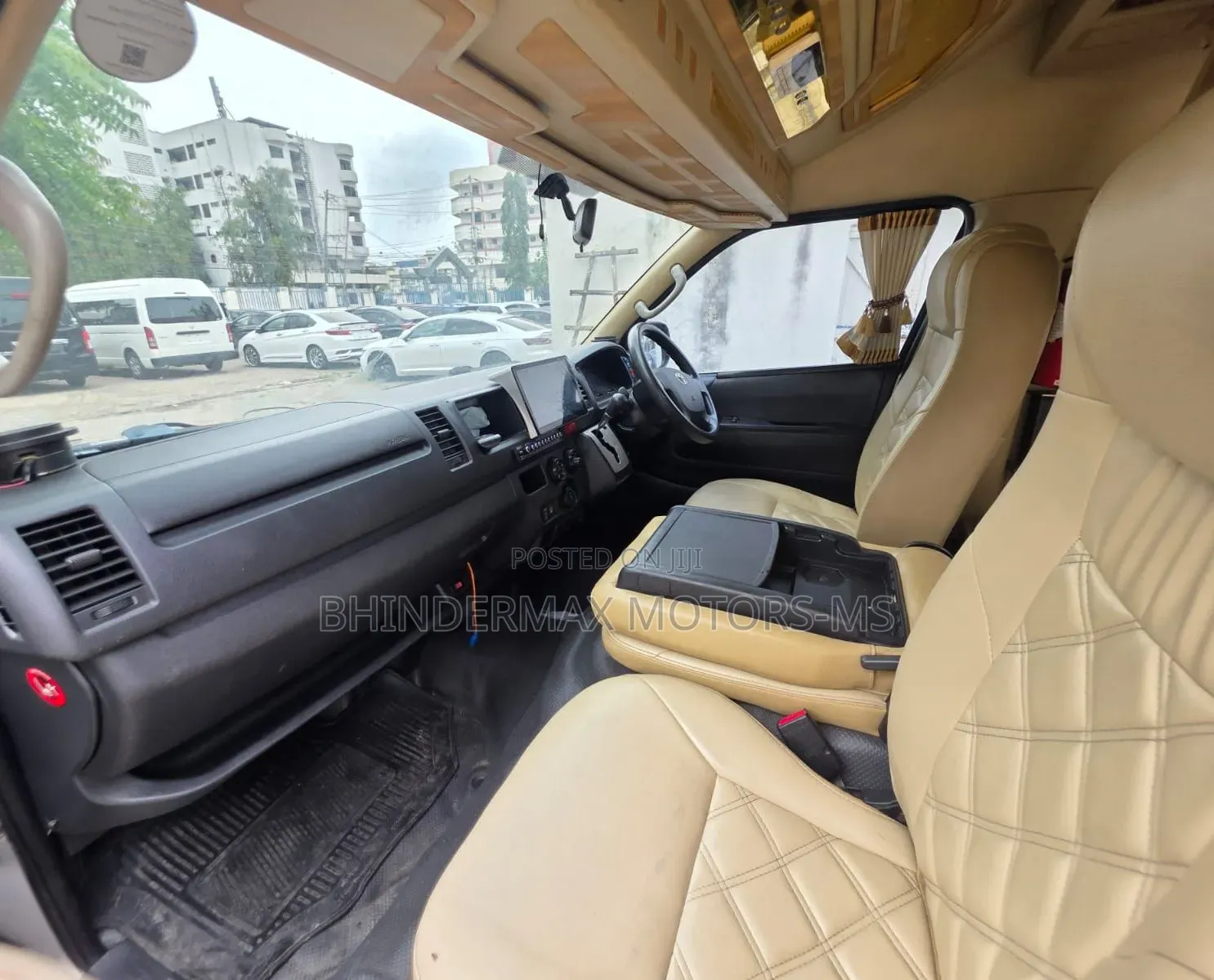 Toyota HiAce 2019 White