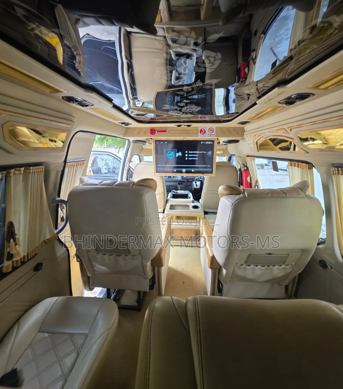 Toyota HiAce 2019 White