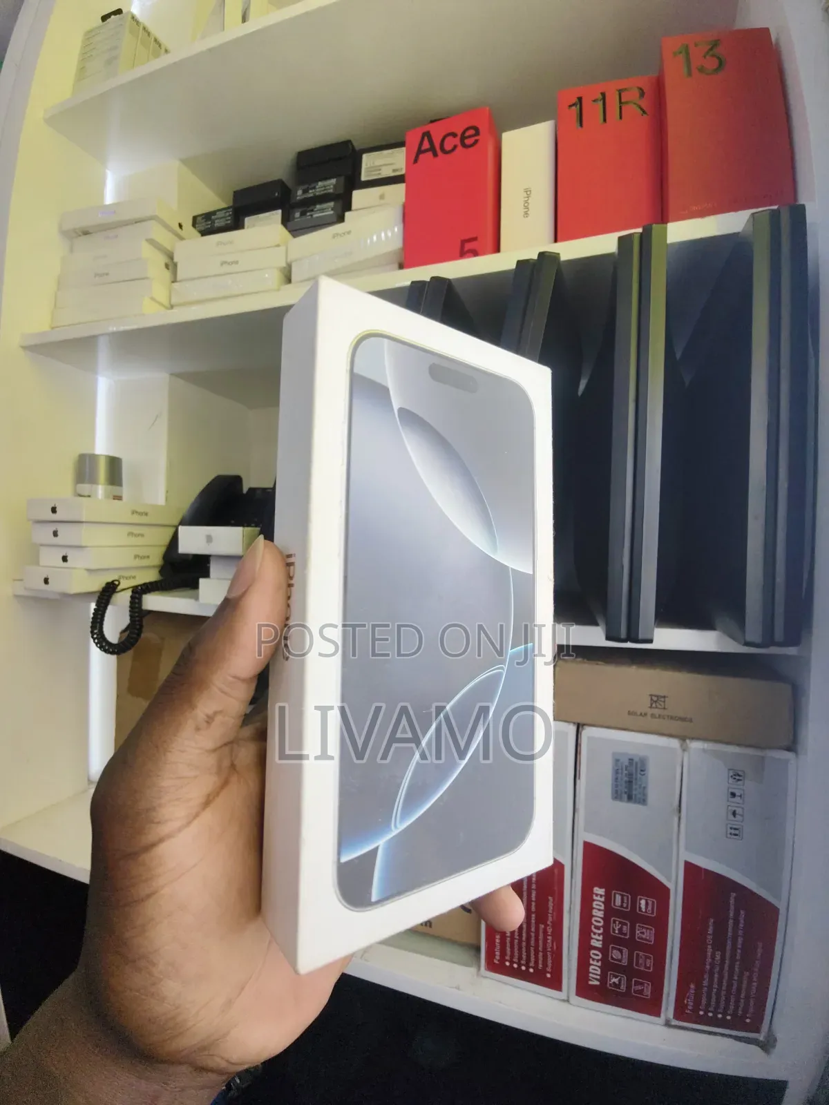 New Apple iPhone 16 Pro Max 256 GB Silver