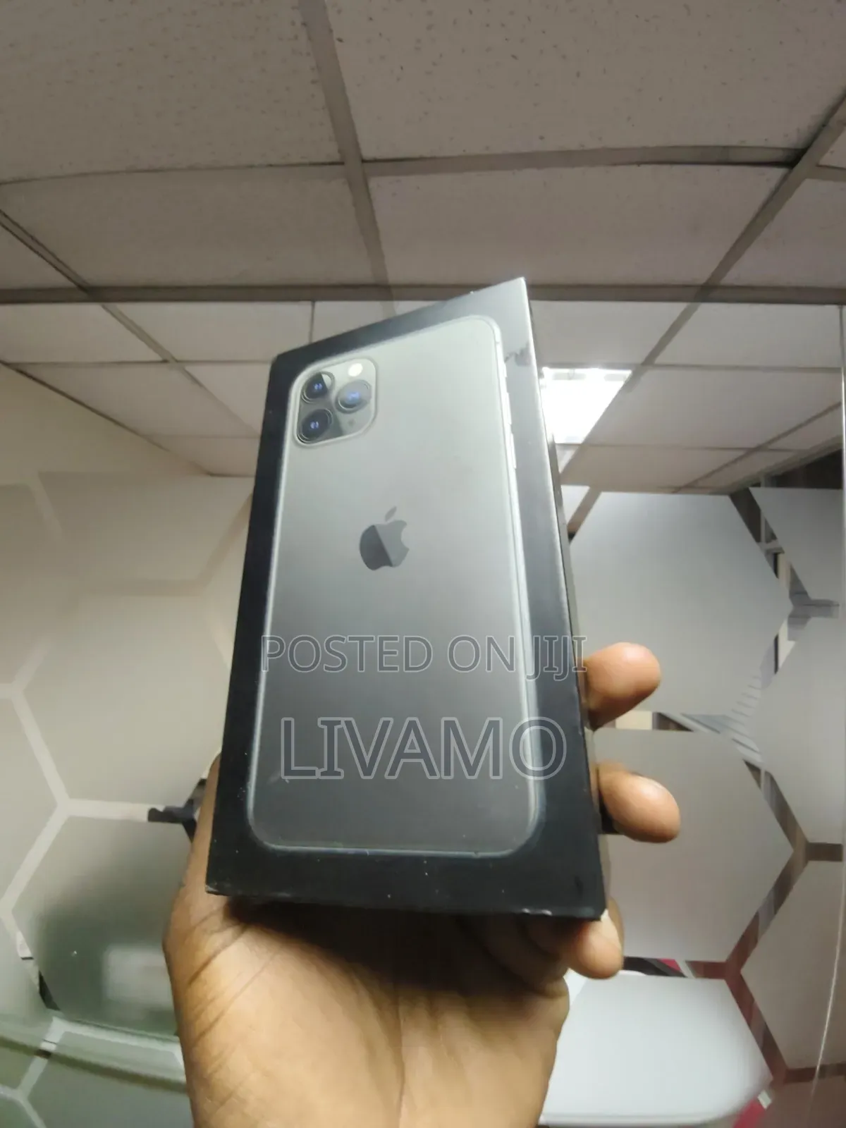 New Apple iPhone 11 Pro Max 256 GB Gold