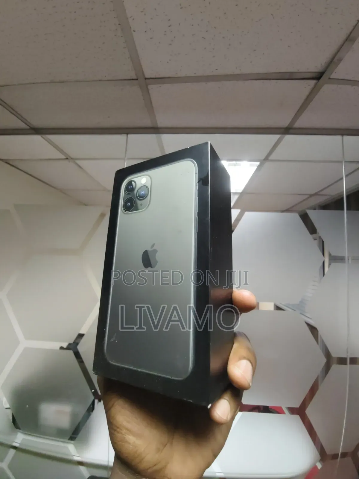 New Apple iPhone 11 Pro Max 256 GB Gold