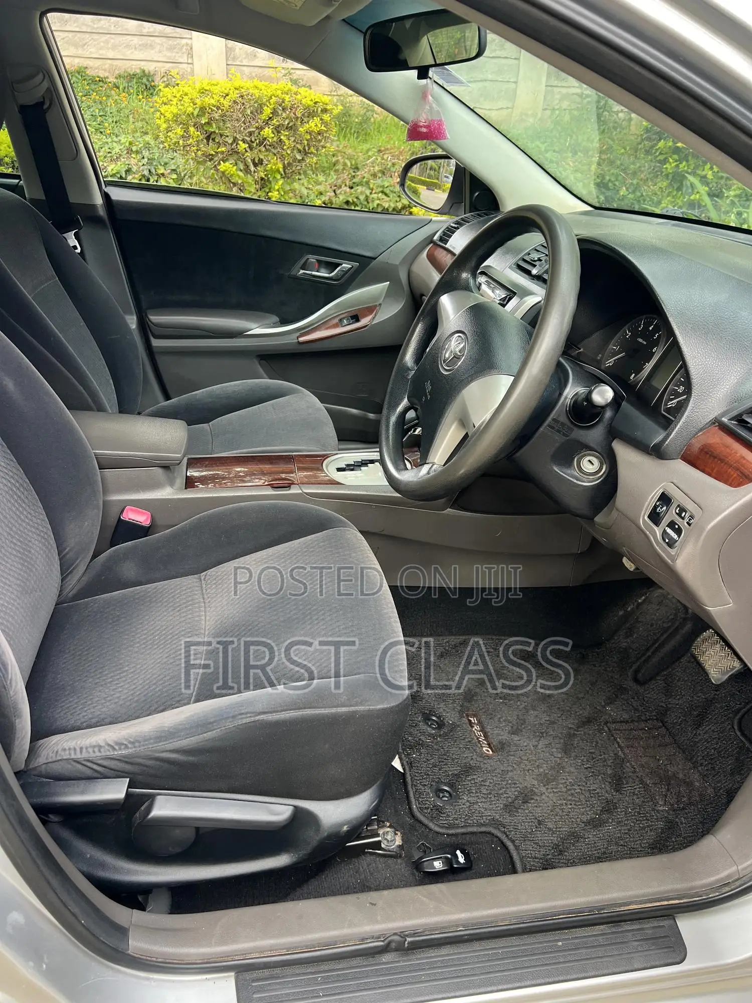 Toyota Premio 2013 Silver