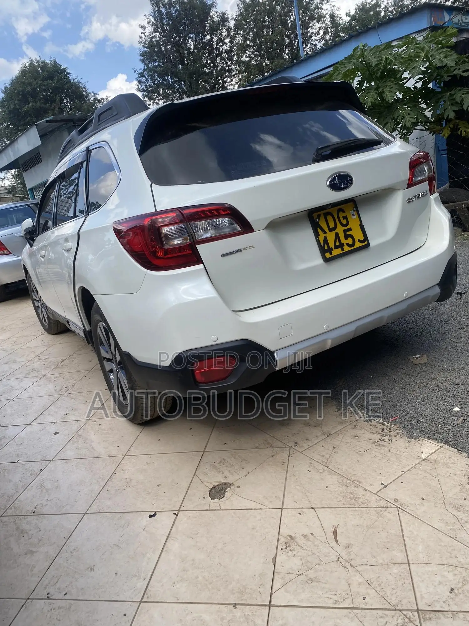 Subaru Outback 2.5i 4dr Wagon AWD (2.5L 4cyl CVT) 2015 White