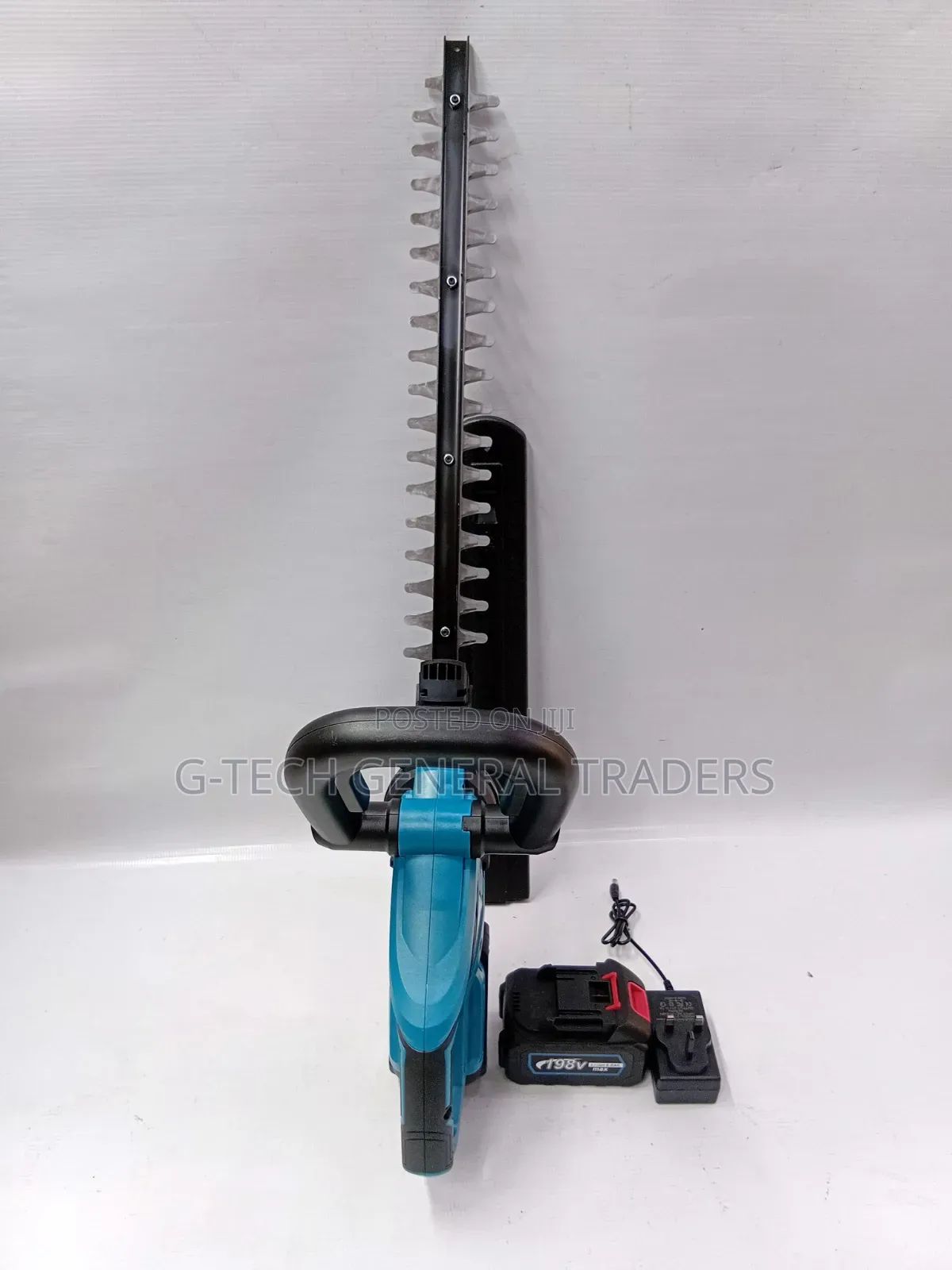 Makita Heavy Duty Cordless Hedge Trimmer Machine