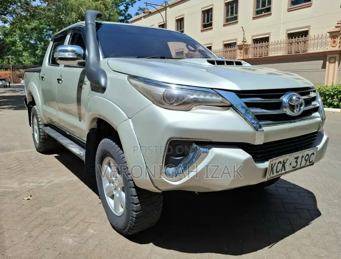 Toyota Hilux 2010 Silver