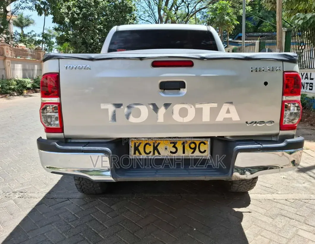 Toyota Hilux 2010 Silver
