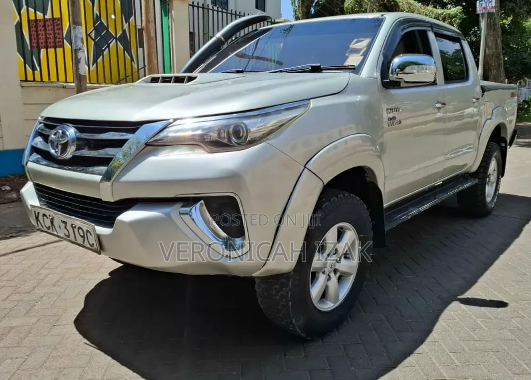 Toyota Hilux 2010 Silver