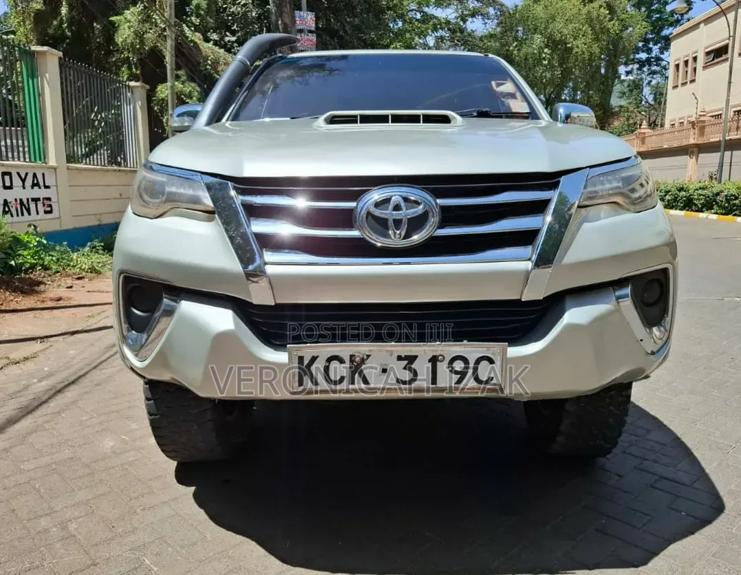 Toyota Hilux 2010 Silver
