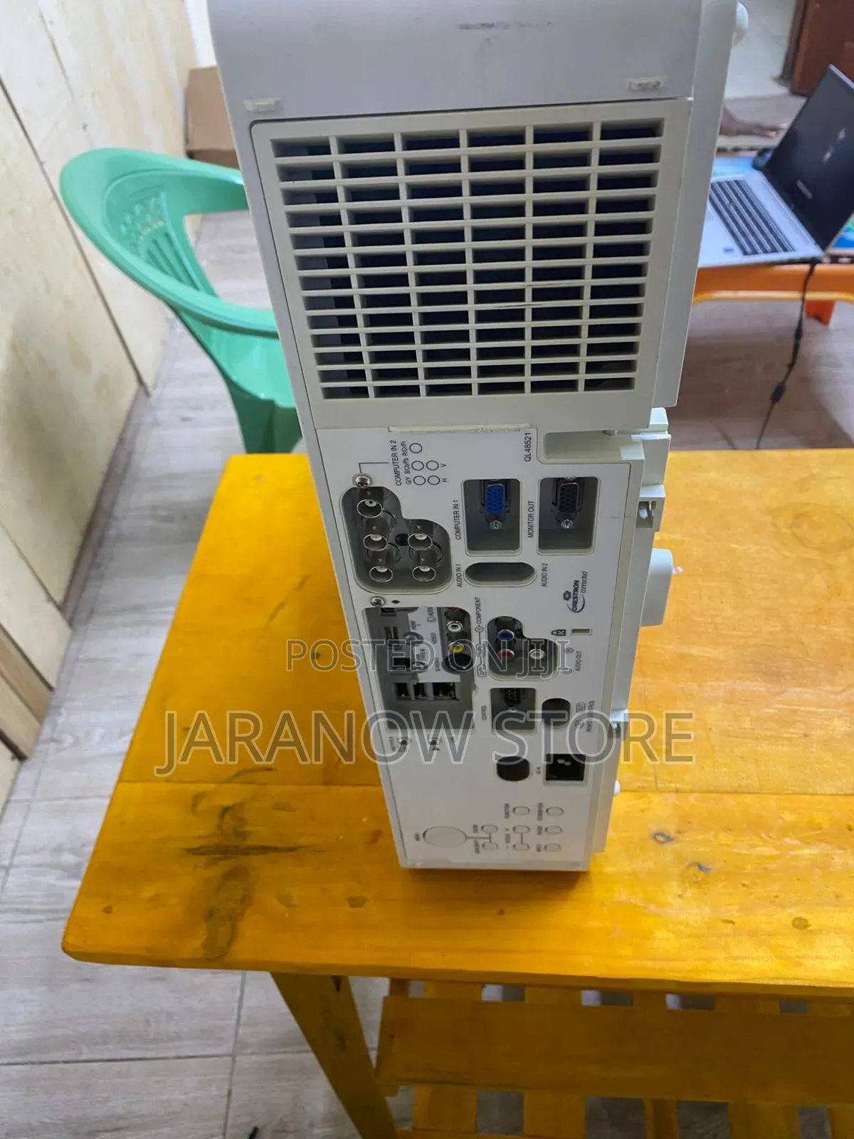 Hitachi Projector
