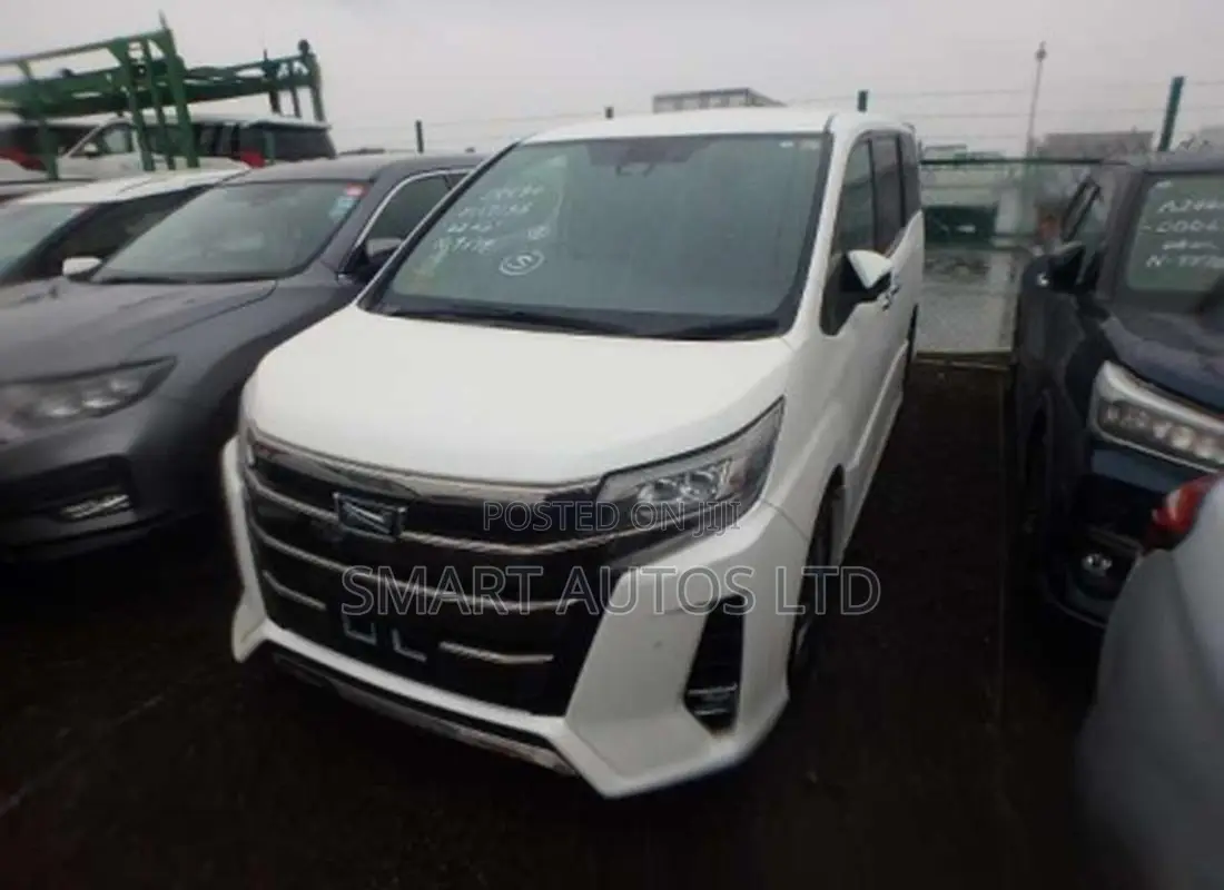 Toyota Noah 2.0 FWD (7 Seater) 2019 Off white
