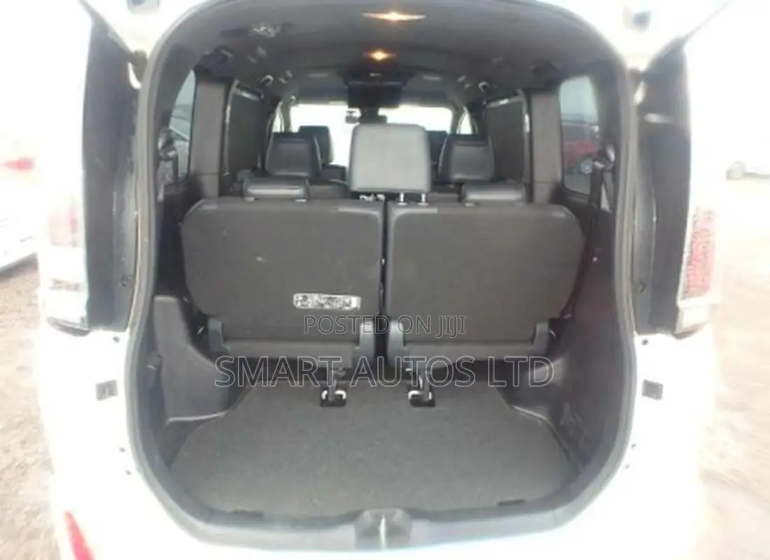 Toyota Noah 2.0 FWD (7 Seater) 2019 Off white