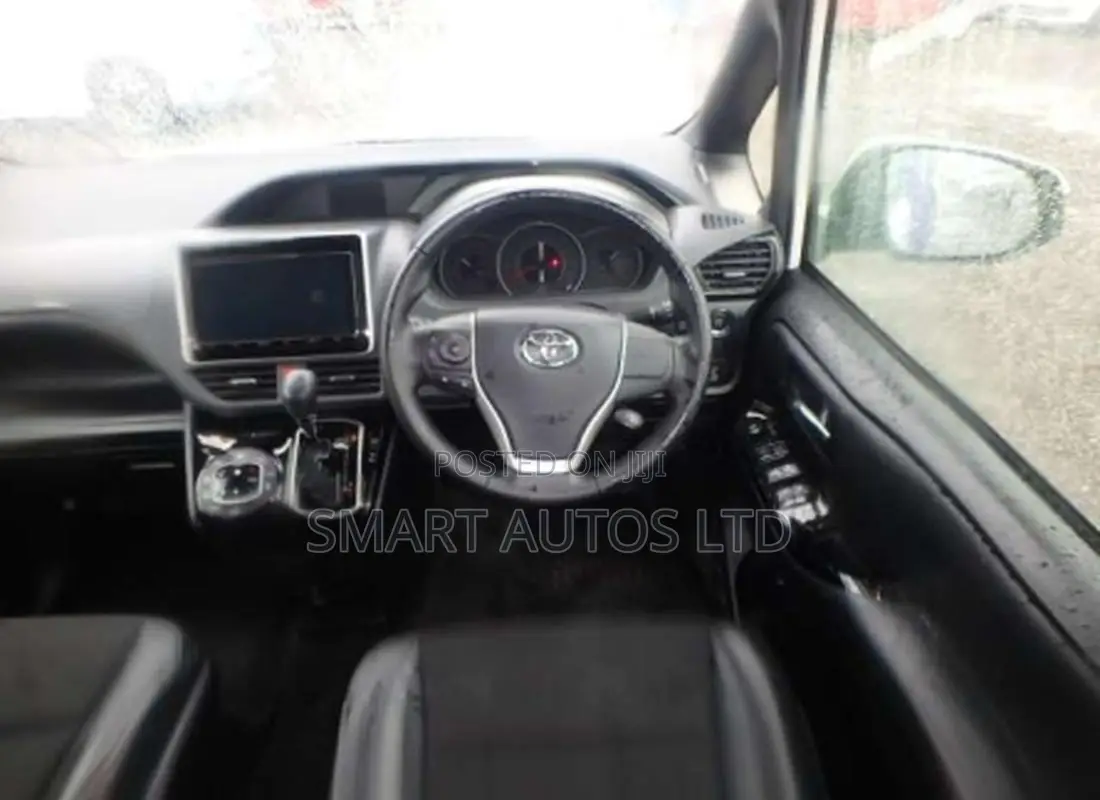 Toyota Noah 2.0 FWD (7 Seater) 2019 Off white