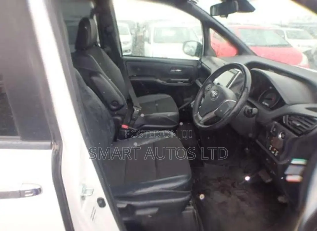 Toyota Noah 2.0 FWD (7 Seater) 2019 Off white