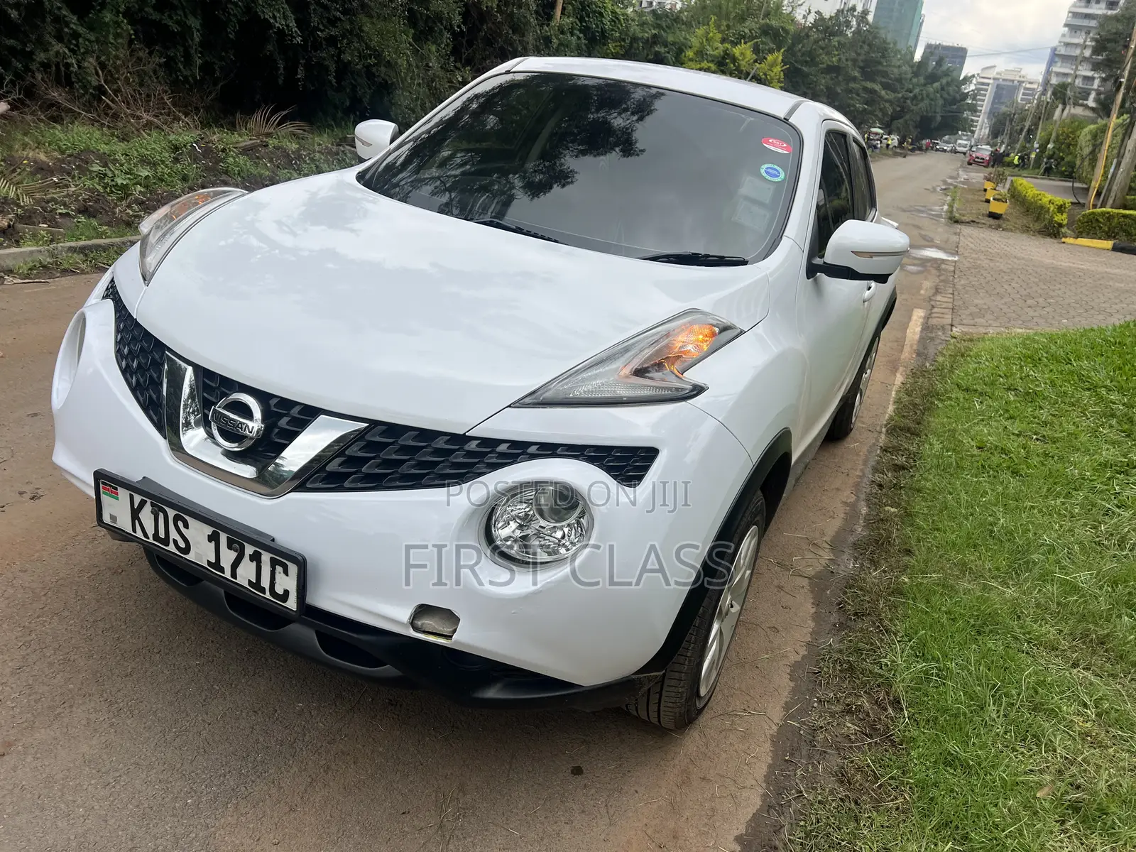 Nissan Juke 2017 Yellow