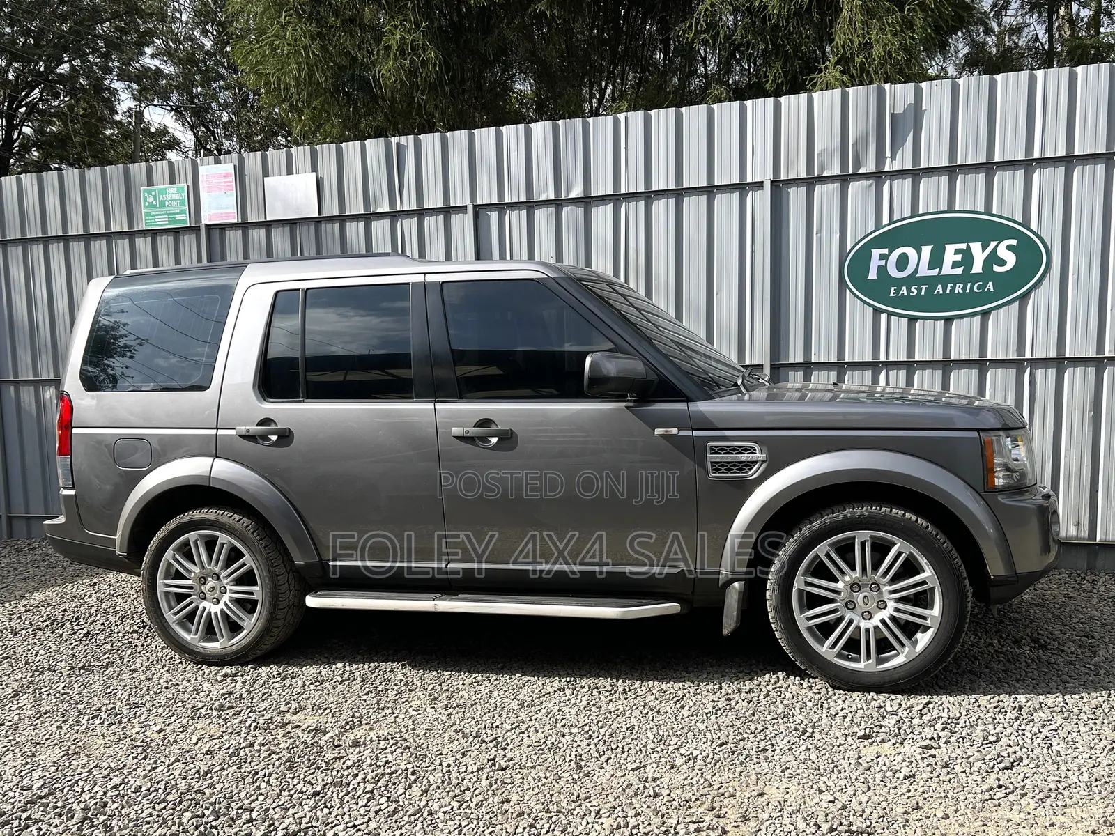 Land Rover Discovery 2011 Gray