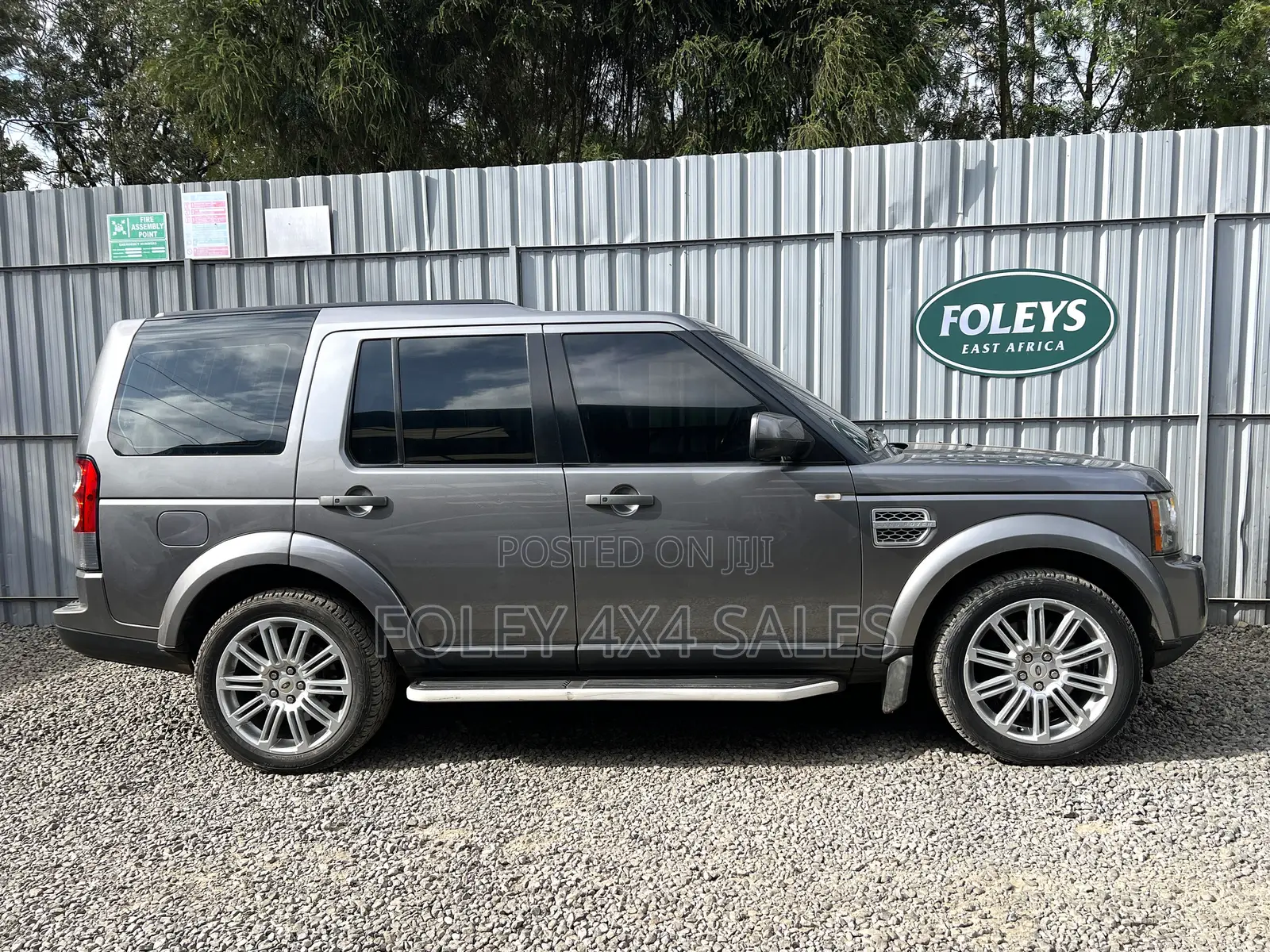 Land Rover Discovery 2011 Gray