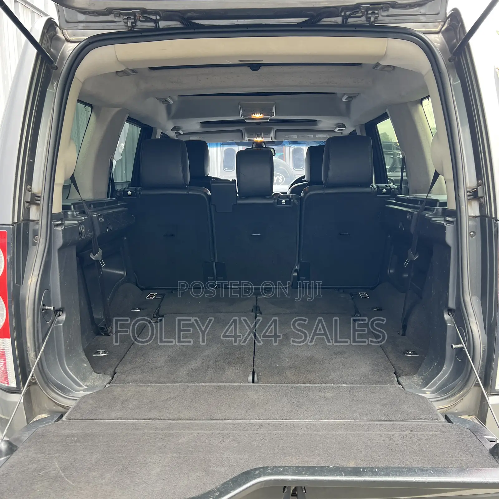 Land Rover Discovery 2011 Gray